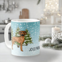 Rhodesian Ridgeback mit Namen Snowy Winterwald