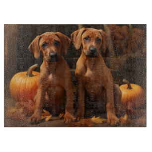 Rhodesian Ridgeback-Welpe Herbstfreude Kürbis Schneidebrett