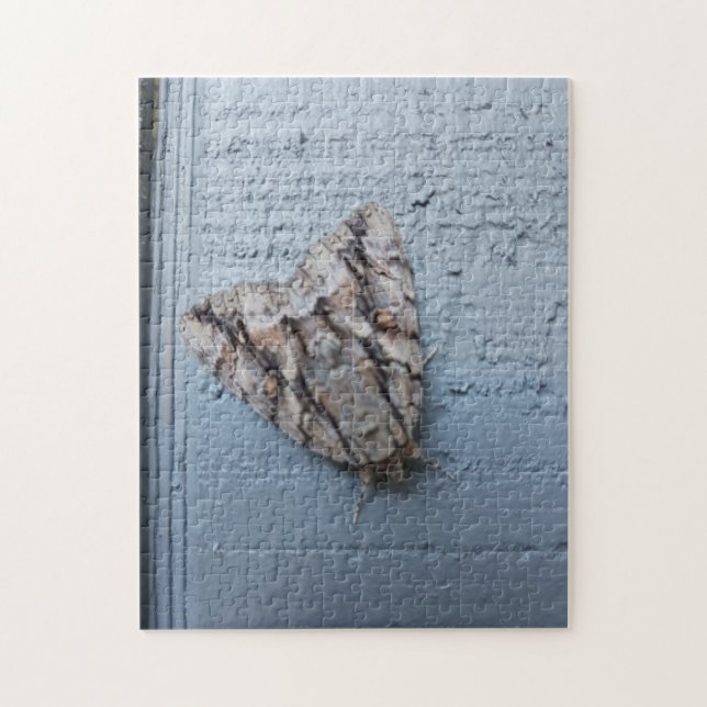 Riant Moth Jigsaw Puzzle (Vertikal)