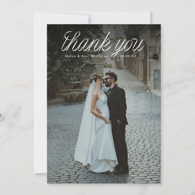 Ribbon Script Top Minimalist Wedding Photo  Dankeskarte (Vorderseite)