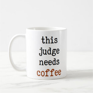 Richter braucht Kaffee Tasse
