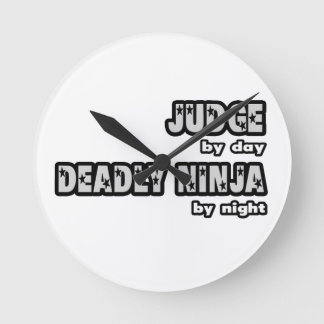 Richter nach Tag... Tod Ninja nach Nacht Runde Wanduhr
