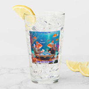 Rick London Fisch spielt das Kartenspiel "Go Fish" Glas