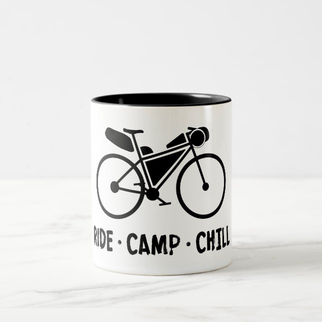 Ride Camp Chill Bikepacking Zweifarbige Tasse (Mittel)