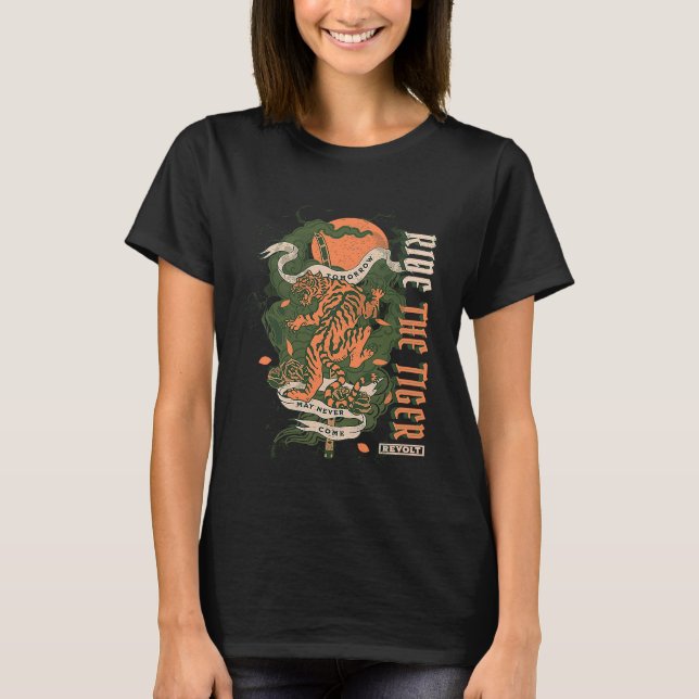 Ride the Tiger Jullius Evola Revolt Against the Mo T-Shirt (Vorderseite)