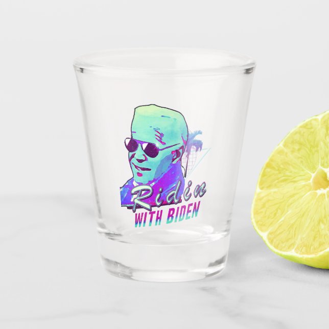 Ridin' mit Biden Synthwave Outrun Retro Palm Schnapsglas (Vorderseite)