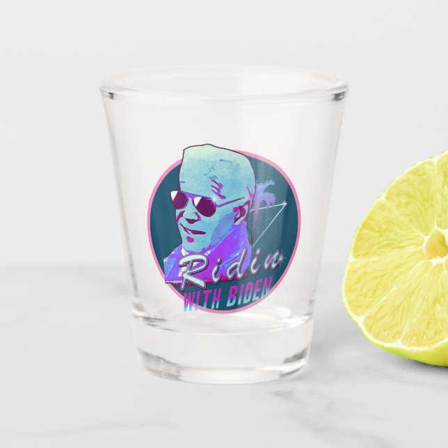 Ridin' mit Biden Synthwave Outrun Retro Palme Tree Schnapsglas (Vorderseite)