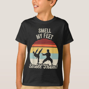 Rieche an meinen Füßen Lustige Karate-Retro-Kampfs T-Shirt
