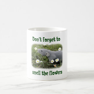 Riechen Sie die Blumen Tasse