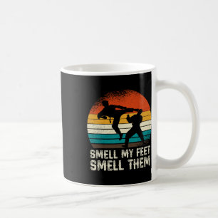 Riechen Sie mir nach dem Feet und riechen Sie die Kaffeetasse