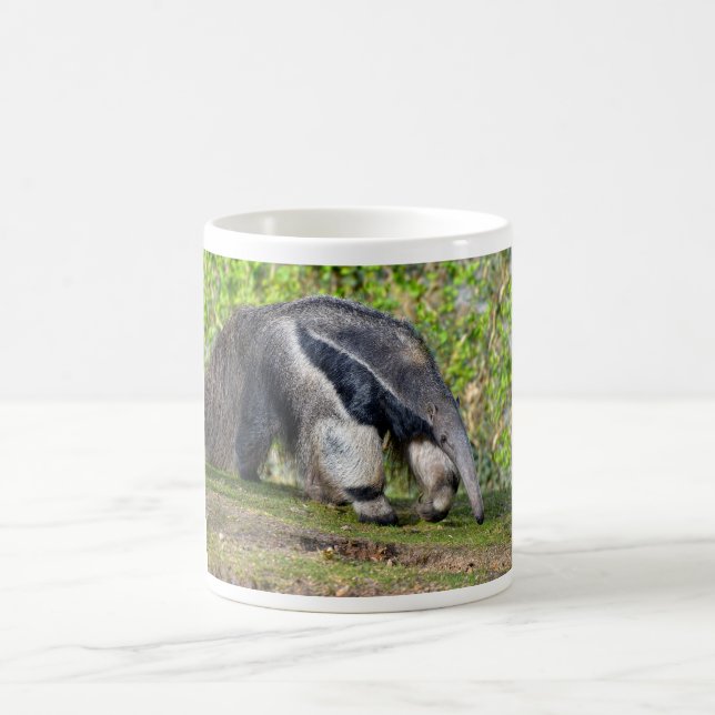 Riese Anteater auf Gras Kaffeetasse (Mittel)