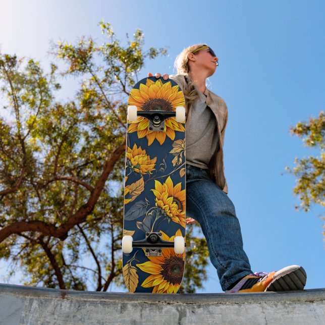 Riesengebirge: Sonnenblumen Kunstwerk Skateboard (Außenbereich 1)