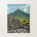 Riesengebirgsreise Vintag Puzzle<br><div class="desc">Giant's Causeway im Stil der Vektorkunst. Der Riesen-Kauseway besteht aus über 40.000 miteinander verbundenen Basaltsäulen,  die aus Lava gebildet wurden,  die sich abkühlt und kontraktiert,  wodurch regelmäßige Belastungsmuster und Risse entstehen.</div>