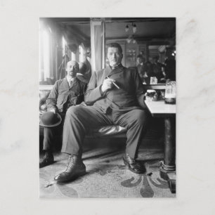 Riesenmann trinkt ein Bier, 1910 Postkarte