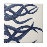Riesenoctopus Tentacles Fliese<br><div class="desc">RiesenOctopus Blue Triptych von Fab Funky. Die Tentakel eines Oktopus werden nah betrachtet.|191129D</div>