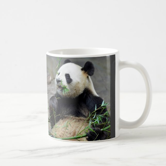 Riesenpanda isst Bambus Kaffeetasse (Rechts)