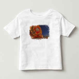 Riesenrad in der Dämmerung im Northwest Montana Kleinkind T-shirt