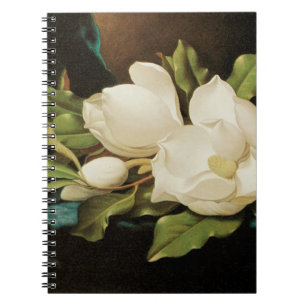 Riesige Magnolien auf einem blauen Samttuch von MJ Notizblock
