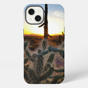 Riesiger Saguaro-Kaktus bei Sonnenuntergang in der iPhone 13 Hülle