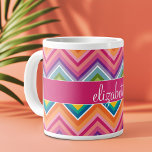 Riesiges Zickzack Muster mit Namen Jumbo-Tasse<br><div class="desc">Ein feines,  grafisches Zickzack-Design in süßen,  fröhlichen Farben. Dieses farbenfrohe Design findet man in vielen beliebten Gehäusebaustilen. Wenn Sie Anpassungen an der Kunst,  klicken Sie auf die Schaltfläche Anpassen und Änderungen vornehmen.</div>