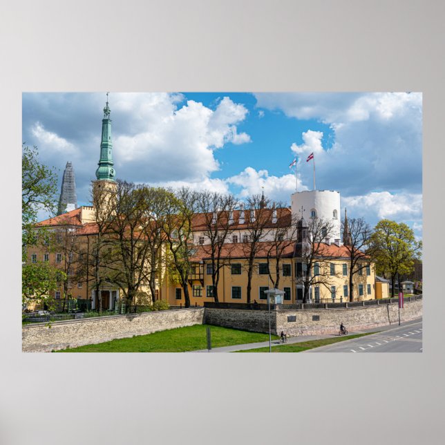 Riga Burg bei Sonnenaufgang in Riga, Lettland Poster (Vorne)