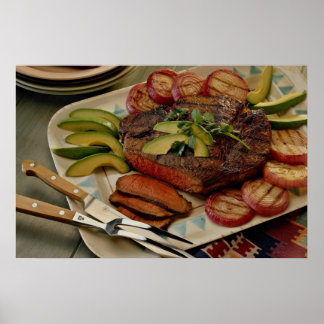 Rinderbraten in Scheiben mit gegrillten roten Zwie Poster