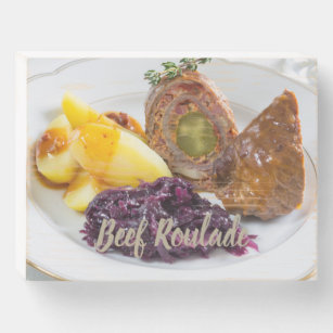 Rindfleisch Roulade mit Kartoffeln und rote Kohlkü Holzkisten Schild