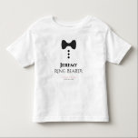 Ring Bearer Black Krawatte Wedding Young Child T - Kleinkind T-shirt<br><div class="desc">Diese lustigen T - Shirt sind als Favoriten oder Geschenke für Ehering Bären konzipiert. Der T - Shirt ist weiß und zeigt eine Krawatte mit schwarzem Bug und drei Tasten. Der Text lautet Ring Bearer, und hat einen Platz, um seinen Namen, den Namen des Ehepaares und das Hochzeitstermin einzugeben. Eine...</div>