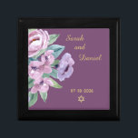 Ring Box für Periwinkle Joy Lila Floral Wedding Erinnerungskiste<br><div class="desc">Die Schmuckbox ist vollständig anpassbar und der perfekte Ringkasten für eine Hochzeit. Die Box passt gut zu den passenden Periwinkle Joy Lila Hochzeitseinladungen und -karten. Sie werden von der hohen Qualität und dem lebhaften Druck beeindruckt sein.</div>