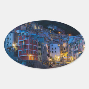 Riomaggiore in der Nacht Cinque Terre Ligurien Ita Ovaler Aufkleber