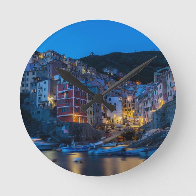 Riomaggiore in der Nacht Cinque Terre Ligurien Ita Runde Wanduhr (Vorderseite)