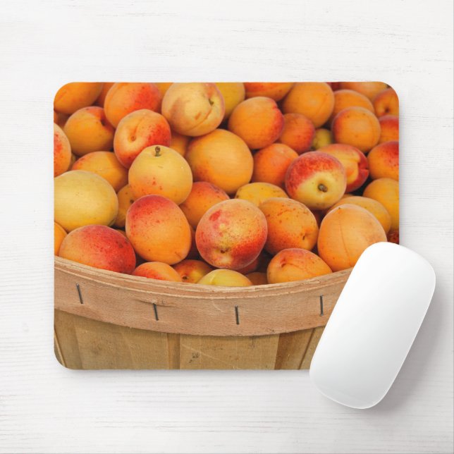 Ripe Apricots in Bushel Basket Mousepad (Mit Mouse)