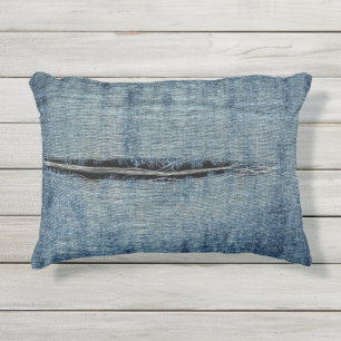 Ripped Blue Jeans Fotograf Kissen Für Draußen
