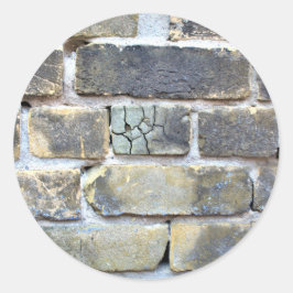Risse knurrende, leicht graue Mauer Runder Aufkleber