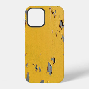 Rissiges gelbes Metall: schmutzige Textur. iPhone 12 Hülle
