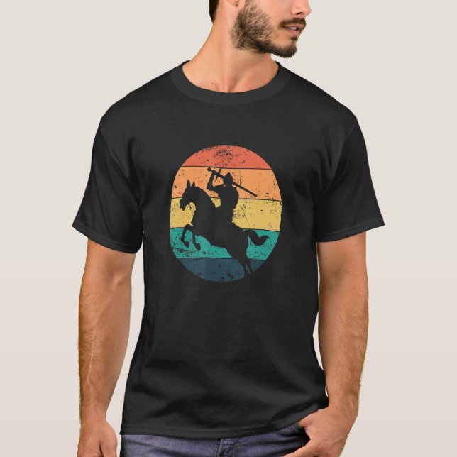 Ritter mit Schwert auf einem Pferd T-Shirt (Vorderseite)