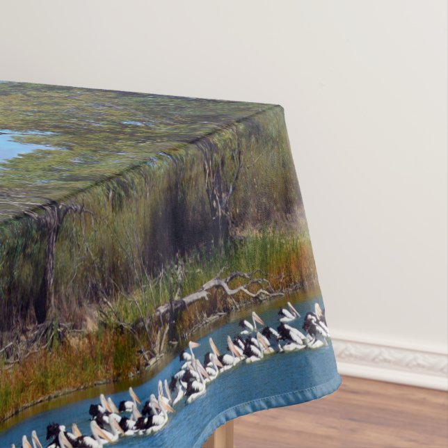 "River Murray's Fishermen: A Pelican Ansammlung" Tischdecke (Beispiel)