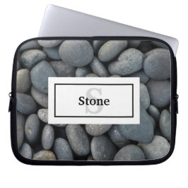 River Rock Pile mit Name und Monogramm Laptopschutzhülle