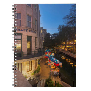 Riverwalk bei Dämmerung im Stadtzentrum von San An Notizblock