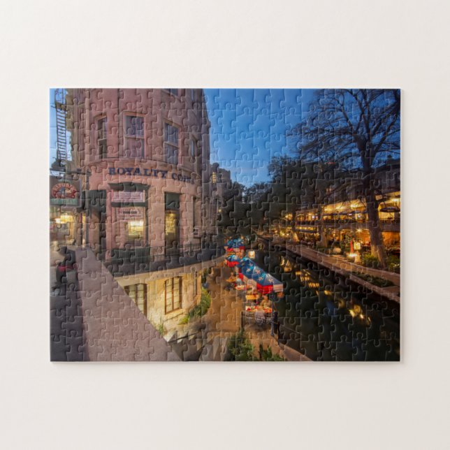Riverwalk bei Dämmerung im Stadtzentrum von San An Puzzle (Horizontal)