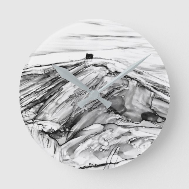 Rivington Pike Horwich Castle in Schwarzweiß Runde Wanduhr (Vorderseite)