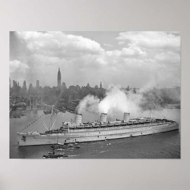 RMS Queen Mary Ankunft im Hafen von New York Poster (Vorne)