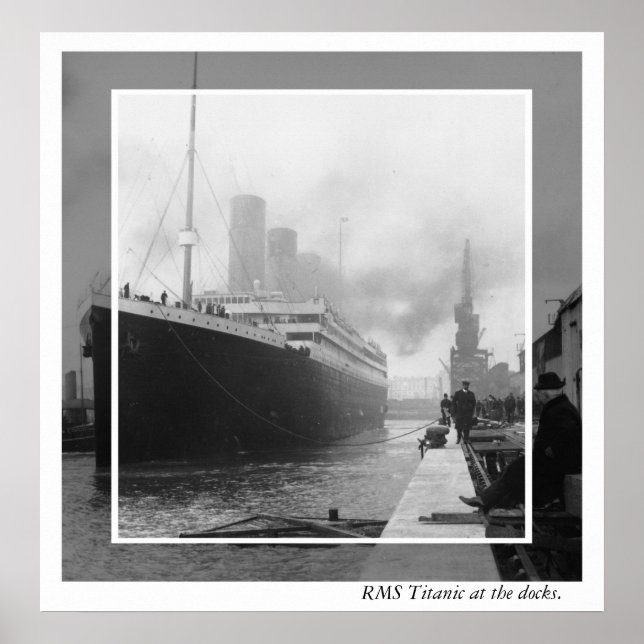 RMS Titanic vor der Abfahrt Poster (Vorne)