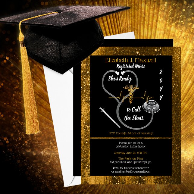 RN Graduation Party Sie ist bereit, die Shots zu n Einladung (RN Graduation Party "She's Ready to Call the Shots" Black and Faux Gold Invitation)