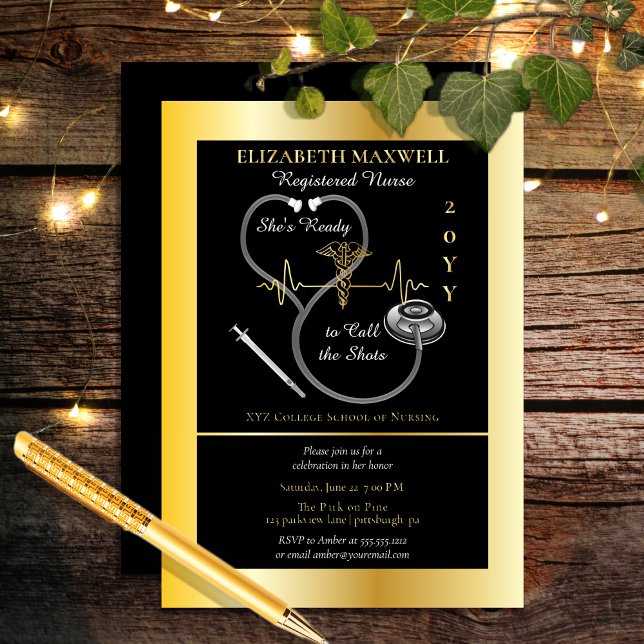 RN Graduation Party Sie ist bereit, die Shots zu n Folieneinladung (RN | BSN Nursing "She's Ready To Call the Shots" EKG Caduceus Grad Announcement Party Foil  Invite)
