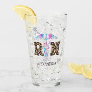 "RN" in Leopard-Printwerbung - farbiges medizinisc Glas