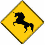 Road Sign Unicorn Fotoskulptur Magnet<br><div class="desc">Einhornüberquerung. Realität trifft auf Fantasie.</div>