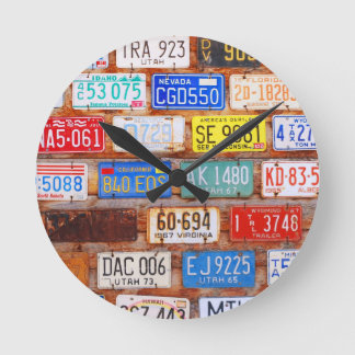 Roadtrip Gear - US License Plate Runde Wanduhr