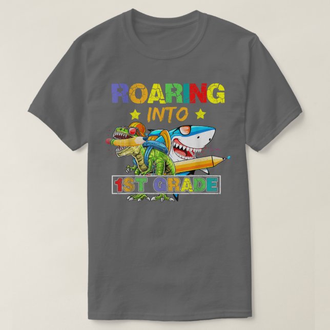Roaring Into 1st Grade Dinosaur Shark Back to Scho T-Shirt (Design vorne)