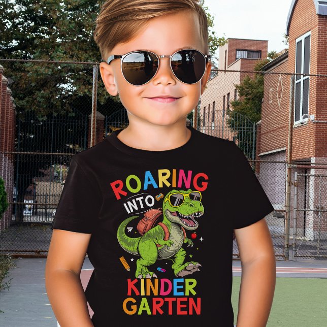 Roaring into Kindergarten Dinosaur – School T-Shirt (Von Creator hochgeladen)